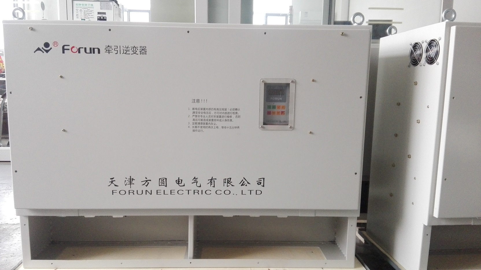 机车牵引变频器（下出线方式）
